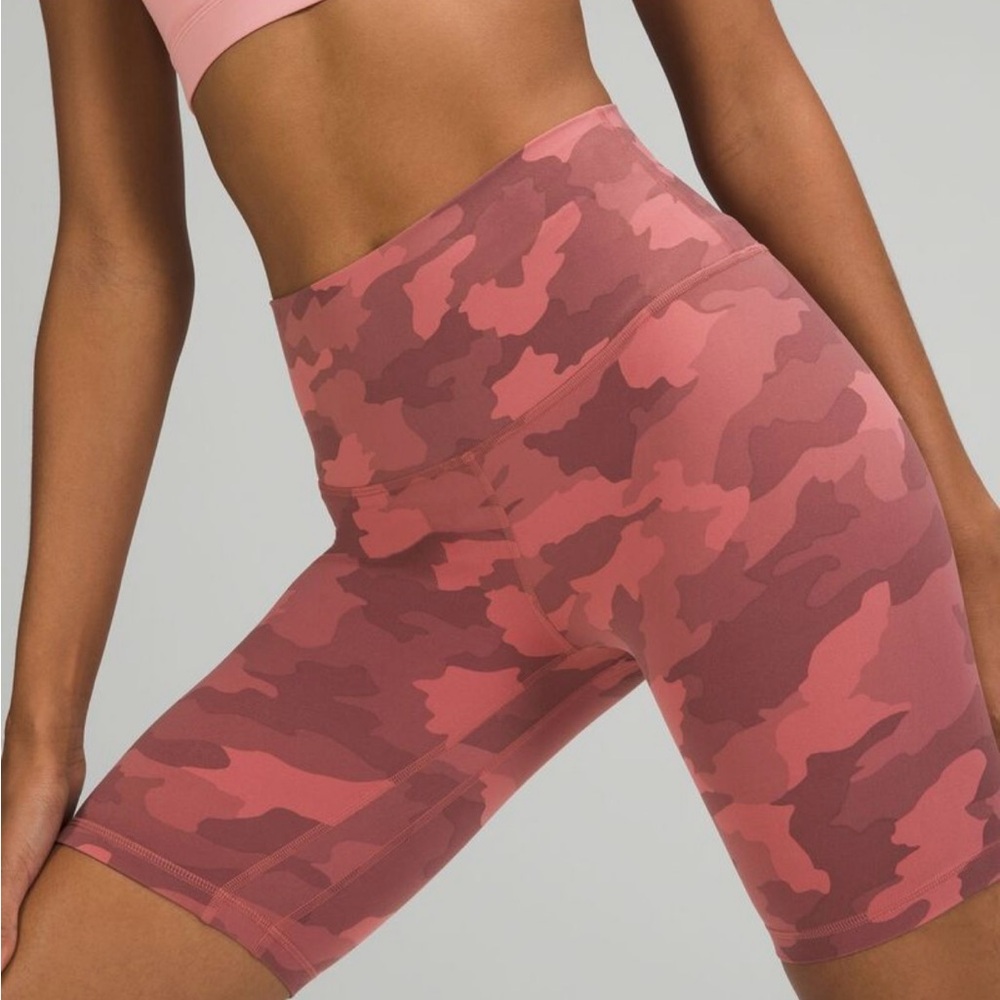 Lululemon Athletica Wunder Training High Rise 6” shorts Pink Camo